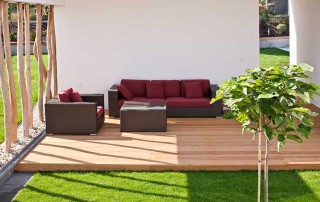 בניית דק בחצר